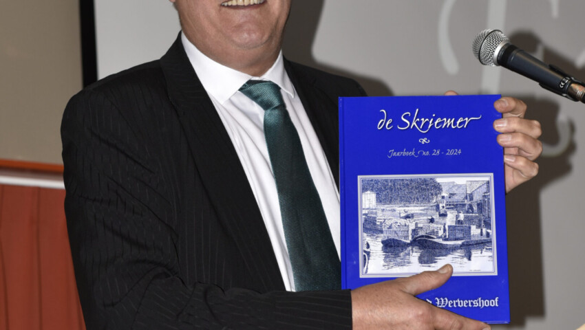 Voorzitter Gidus van de Swaluw met Skriemer 28.
